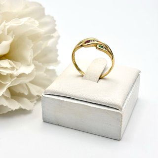 Anillo oro 18kt con rubí, esmeralda y circonita
