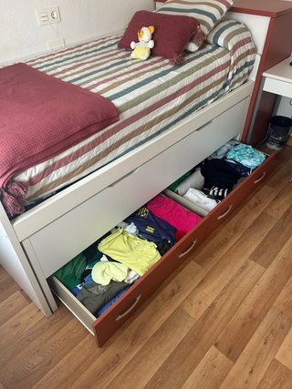 Cama nido con 2 colchones, cabecero y escritorio