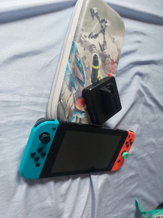 Nintendo Switch V2 + Funda + Dock