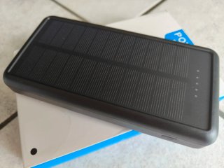 Powerbank con ricarica Solare con luce led Nuova