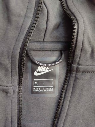 Chamarra Nike Tech Fleece FC BarcelonaGris Capucha