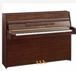 Piano Vertical Yamaha C108. Como nuevo