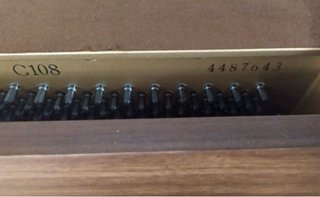 Piano Vertical Yamaha C108. Como nuevo
