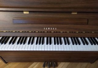 Piano Vertical Yamaha C108. Como nuevo