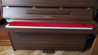 Piano Vertical Yamaha C108. Como nuevo