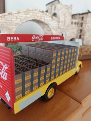 Camión Ebro Coca-Cola 1:43