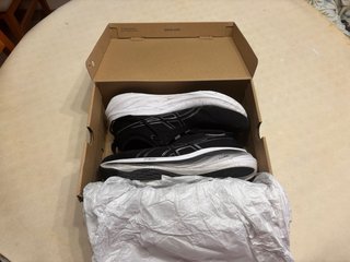 Asics Gel Nimbus 26 Talla 44 Negro