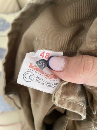 Mono de trabajo marrón