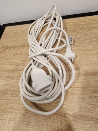 Cable alargador blanco con enchufe y base