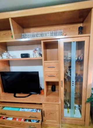 Mueble de salón madera y cristal