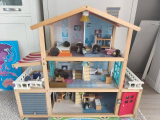 Casa de Muñecas de Madera