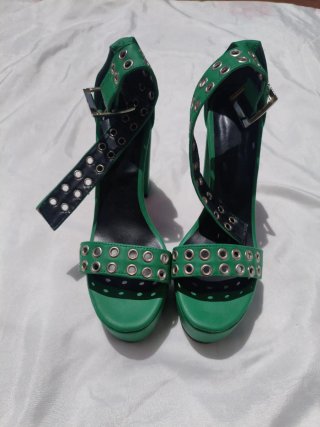 Sandalias Verdes con Tachuelas