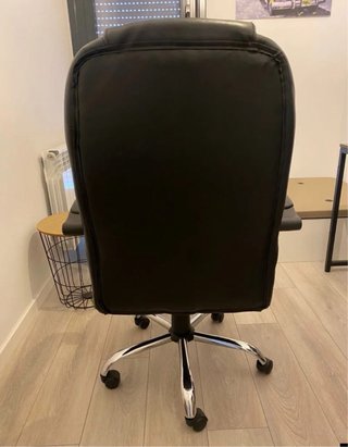 Silla de oficina negra