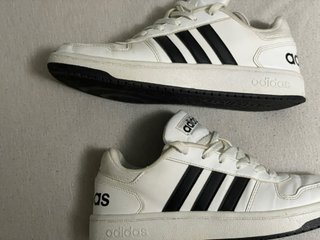 Zapatillas Adidas Hoops 2.0 Blancas y Negras