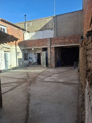 Chalet en venta en Luceni