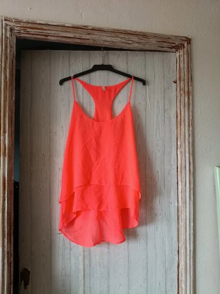 Top naranja neón tirantes