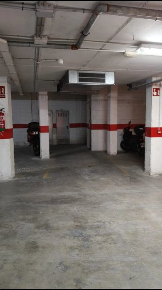 Piso con plaza de garaje y trastero, amueblada