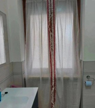 2 Tende lunghe. Misure: 60x230 cm