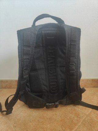 Mochila Quiksilver Negra con tara