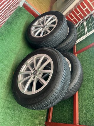 Llantas Audi Originales 225 60 17  con neumaticos