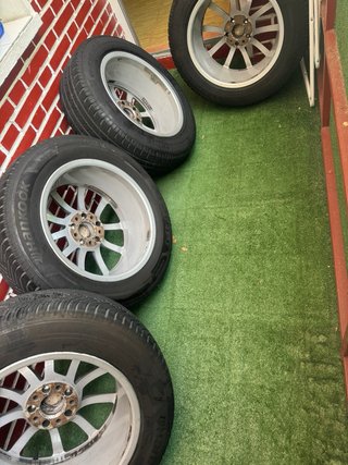 Llantas Audi Originales 225 60 17  con neumaticos