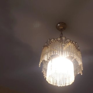 Lámpara colgante de cristal y metal