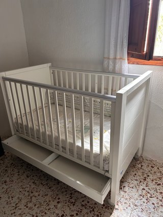 Cuna bebé blanca