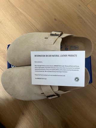 Zuecos Birkenstock color caqui
