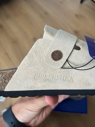 Zuecos Birkenstock color caqui