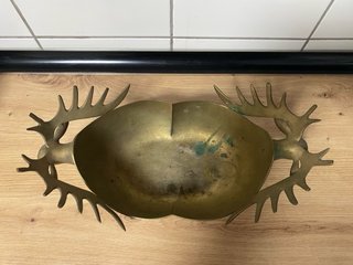 Cuenco vaciabolsillos de latón con diseño de alce