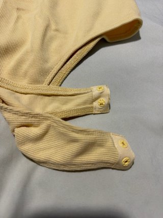 Body Zara volantes amarillo