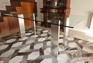 Mesa de comedor de cristal y metal
