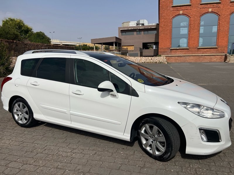 Peugeot 308 2014 - foto 1