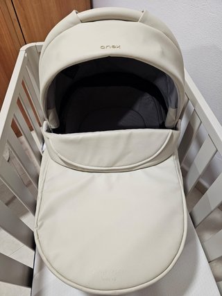 Vendo cuna, cochecito y silla de coche.