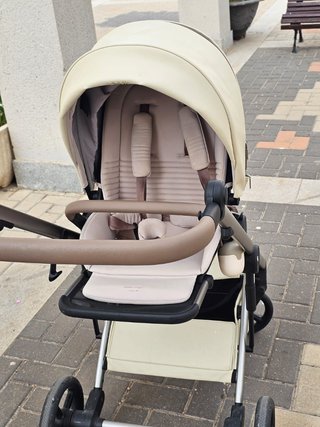 Vendo cuna, cochecito y silla de coche.