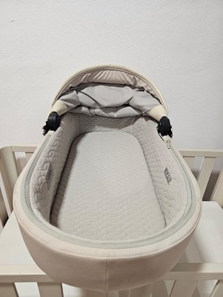 Vendo cuna, cochecito y silla de coche.
