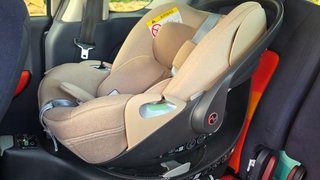 Vendo cuna, cochecito y silla de coche.