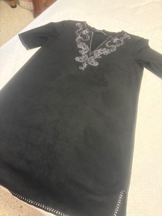Vestido negro con pedrería