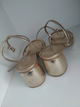 Sandalias doradas tacón bloque talla 39