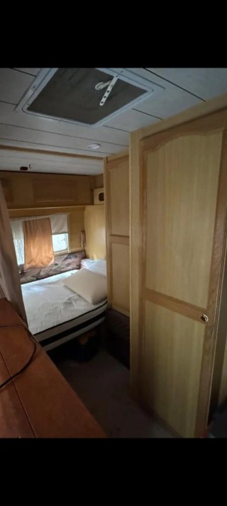 Caravana Roller Sevilla 410DD 750Kg Avance Placa