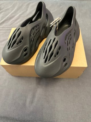 Yeezy Foam RNR Carbon SIZE 6 (TALLA 39)