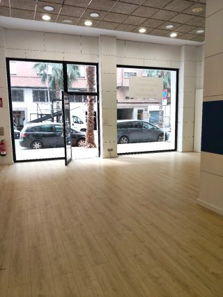 se alquila local comercial 570 m/2
