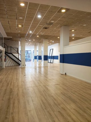 se alquila local comercial 570 m/2