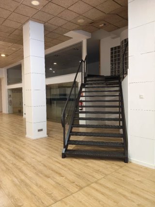 se alquila local comercial 570 m/2