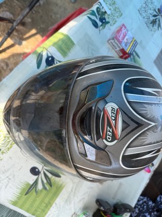 Casco de moto con diseño