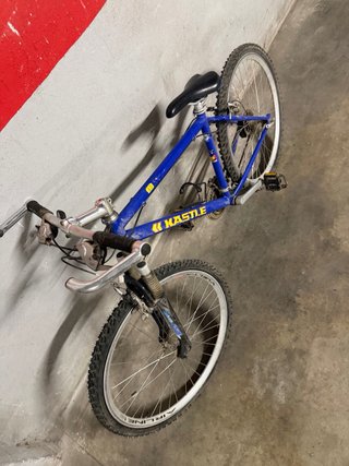 Bicicleta Kastle Montaña Azul en buen estado