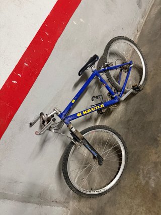 Bicicleta Kastle Montaña Azul en buen estado