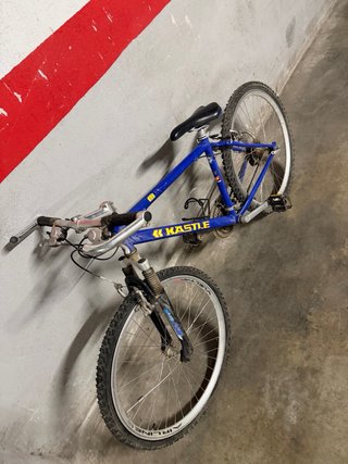 Bicicleta Kastle Montaña Azul en buen estado