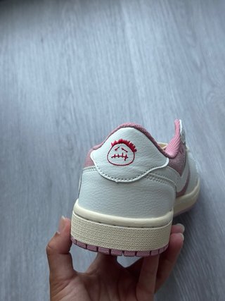 Air Jordan 1 Low x Travis Scott Rosa Pastel