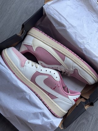 Air Jordan 1 Low x Travis Scott Rosa Pastel